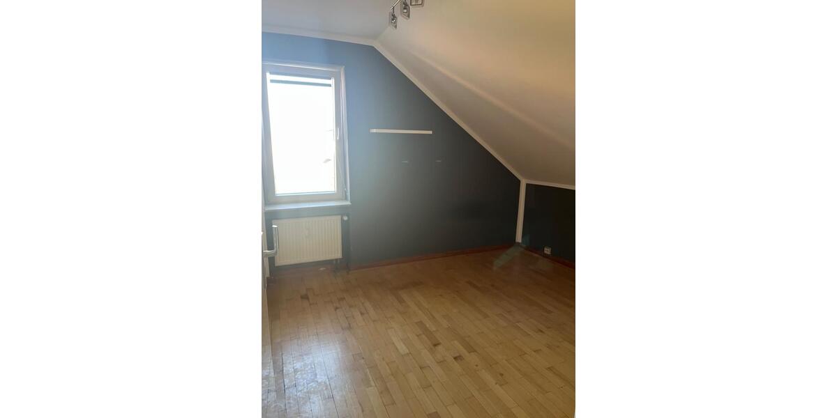 Etagenwohnung Rösrath - 4 Zimmer, 119 m&sup2;, 1.450&euro; | Angebot:25995534
