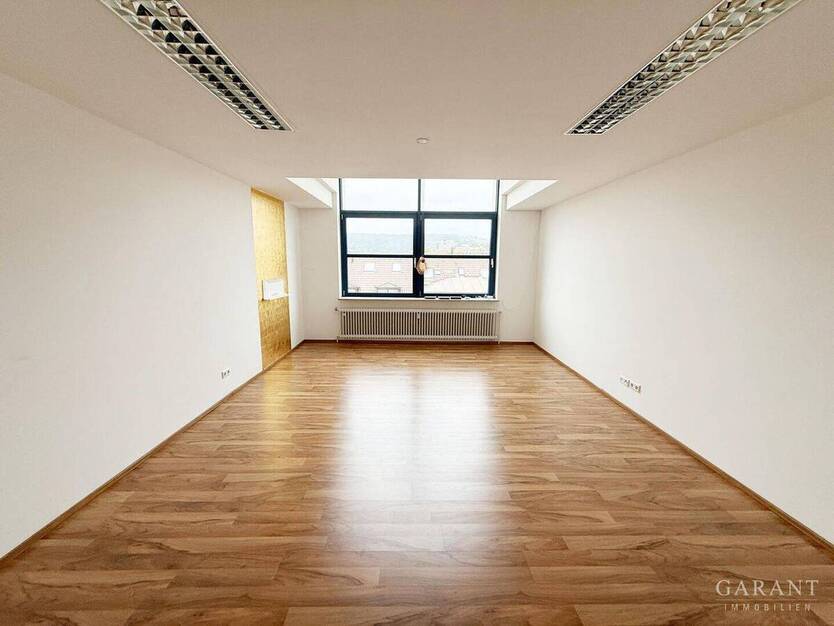 Großzügige Stadtwohnung im Westen mit sonniger Terrasse! 5 zimmer
