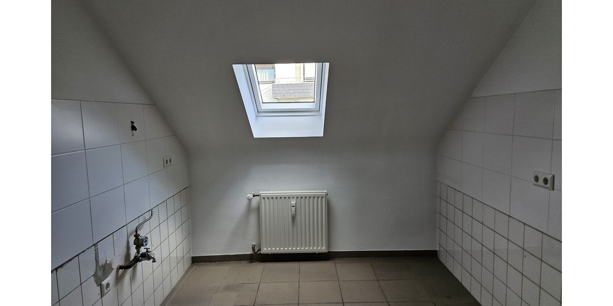 Moderne Dachgeschosswohnung in ruhiger Lage 4 zimmer