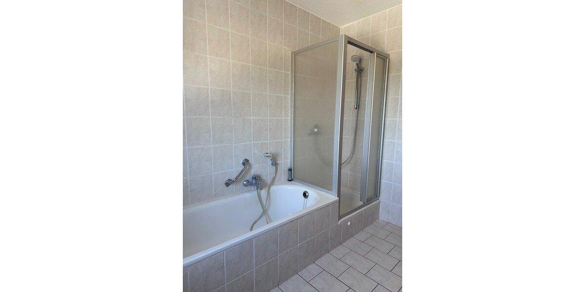 Erdgeschoßwohnung Bad Wildungen - 3 Zimmer, 98 m&sup2;, 736&euro; | Angebot:26277698