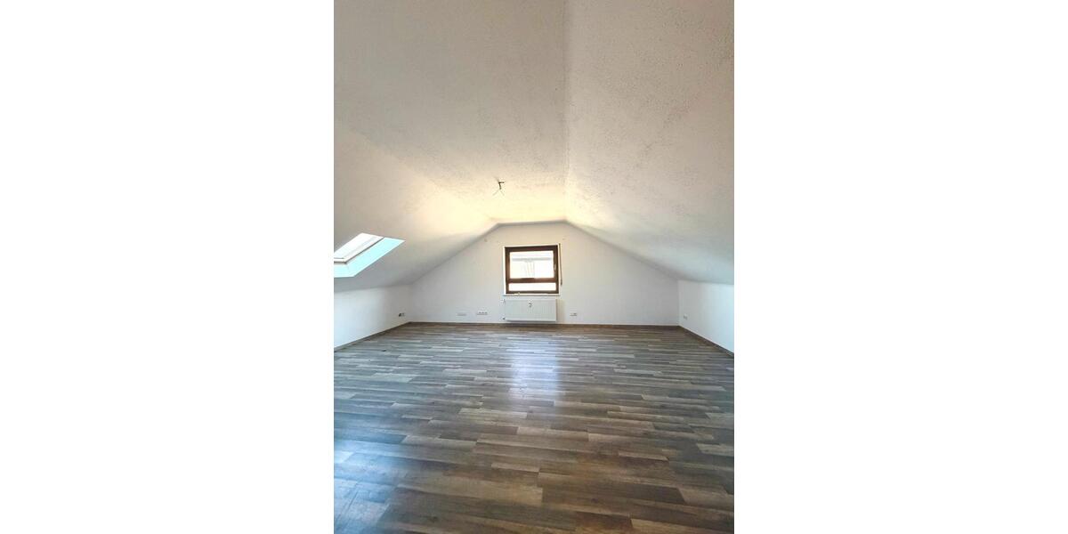 Dachgeschoßwohnung Oberderdingen - 2 Zimmer, 78 m&sup2;, 800&euro; | Angebot:26693299