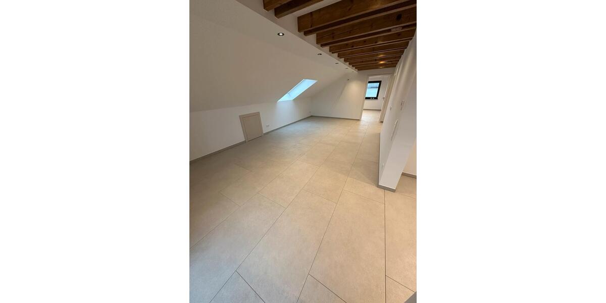 Dachgeschoßwohnung Weinstadt - 3 Zimmer, 72 m&sup2;, 1.100&euro; | Angebot:26663449