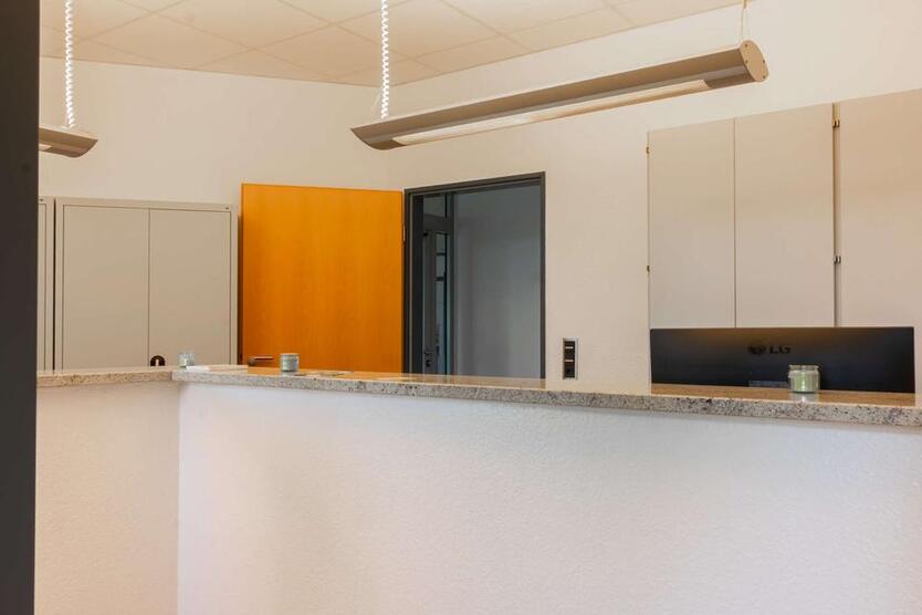 Großzügige Gewerbefläche mit flexibler Raumaufteilung und Wohnoption. Obj. 8989 zimmer