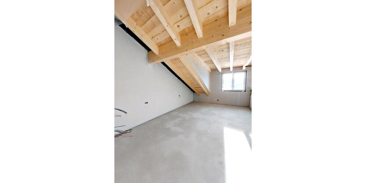 Dachgeschoßwohnung Sulzberg - 3 Zimmer, 105 m&sup2;, 1.600&euro; | Angebot:24464301