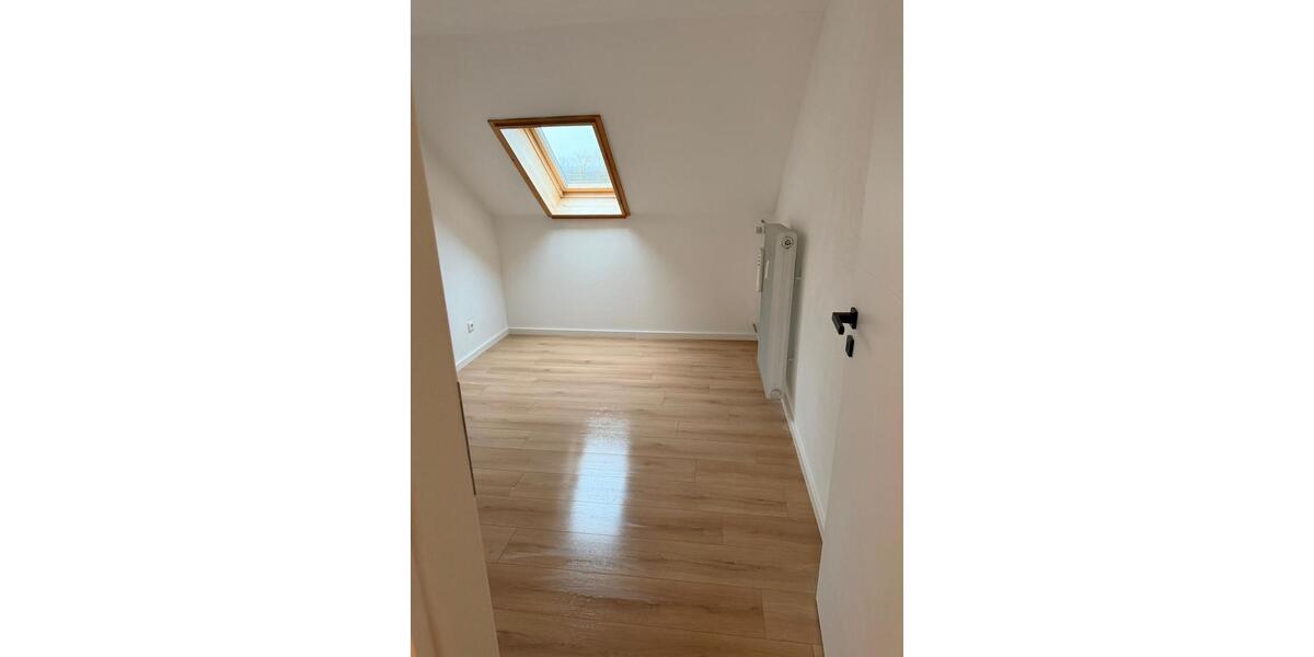 Frisch modernisierte 3-Zimmer-Dachgeschosswohnung 3 zimmer