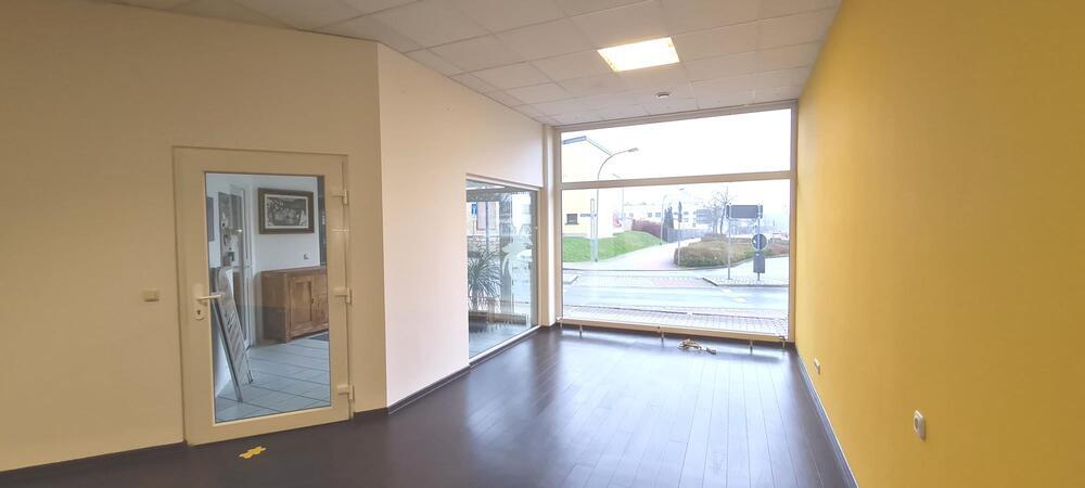 Große Laden-, Büro- oder Praxisfläche in Hermsdorf