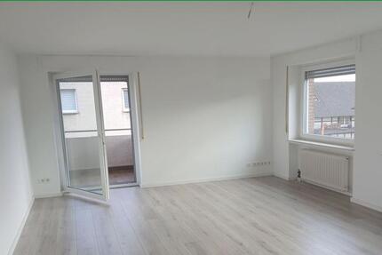 Etagenwohnung (2.OG) mit Balkon im 4-Familienhaus in zentraler Lage 3 zimmer