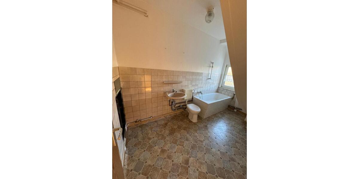Dachgeschoßwohnung Zella-Mehlis Mehlis - 2 Zimmer, 45 m&sup2;, 300&euro; | Angebot:26503632