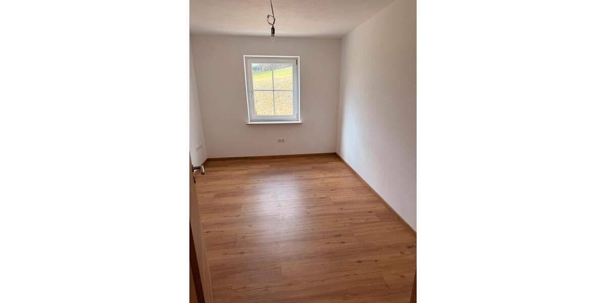 Etagenwohnung Teisnach - 4 Zimmer, 110 m&sup2;, 880&euro; | Angebot:26019923