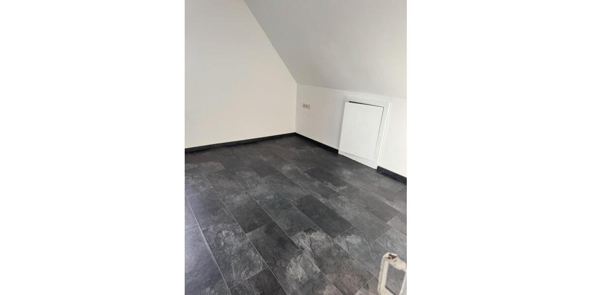 Dachgeschoßwohnung Schwäbisch Hall - 4 Zimmer, 100 m&sup2;, 800&euro; | Angebot:26517734