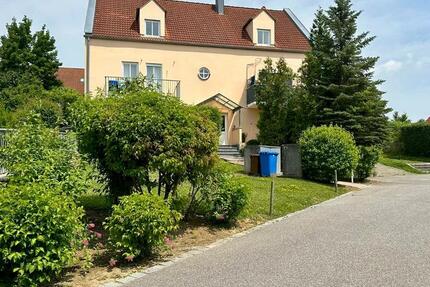 ✨ Helle 3-Zi-Dachgeschosswohnung mit Balkon & TG-Stellplatz zimmer
