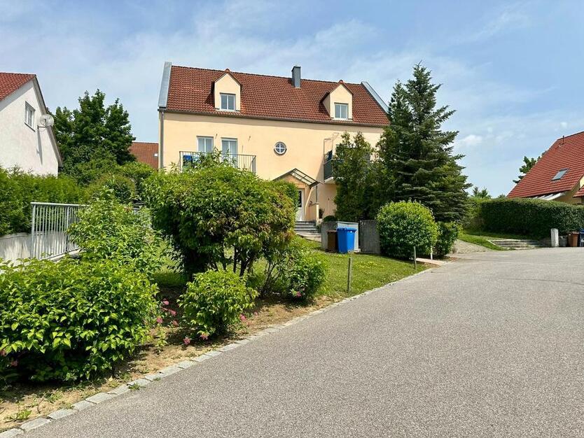 3-Zi-Dachgeschosswohnung, Balkon & TG-Stellplatz in Bad Abbach zimmer