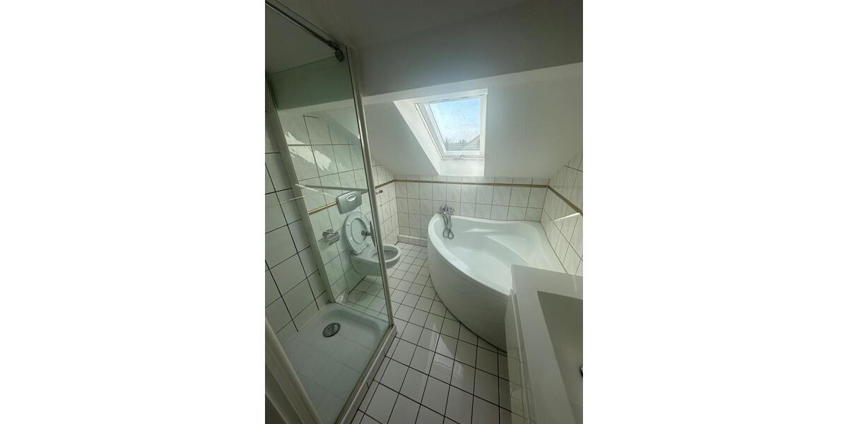 Dachgeschoßwohnung Alsbach-Hähnlein Hähnlein - 2.5 Zimmer, 75 m&sup2;, 1.100&euro; | Angebot:25282092