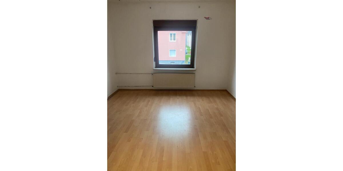 100qm Wohnung 1 OG. Mit Balkon zu vermieten. 5 zimmer