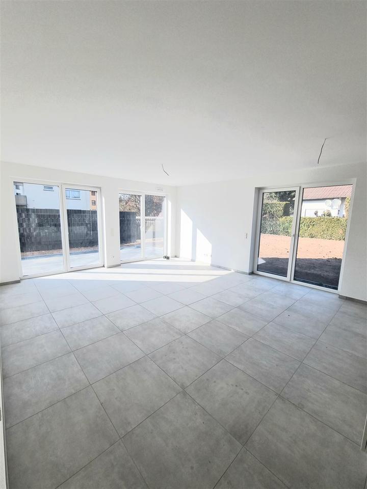 barrierefreie 3ZKB im EG ab 01.11.25 zur Miete frei, Miete warm 1.350€