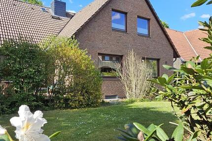 Haus Hannover Ahlem-Badenstedt-Davenstedt - 8.5 Zimmer, 176 m&sup2;, 1.950&euro; | Angebot:26397937