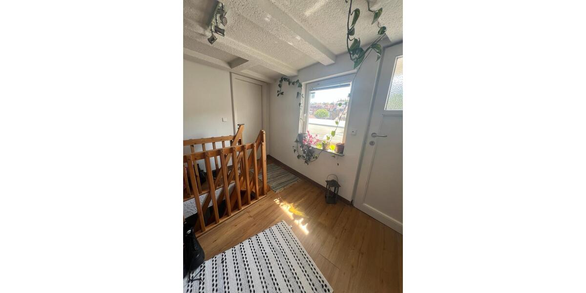 Dachgeschoßwohnung Stuttgart Stuttgart-Süd - 13 Zimmer, 89 m&sup2;, 575&euro; | Angebot:26652370