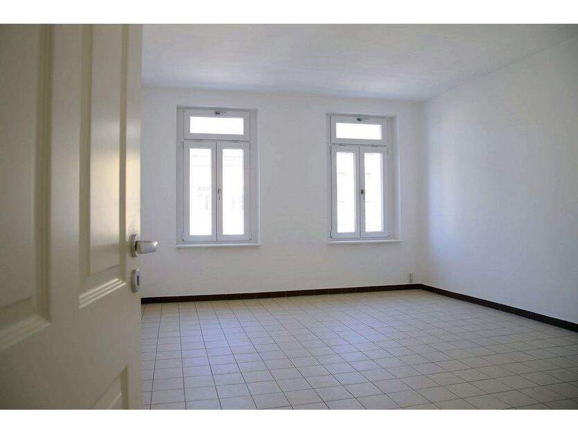 Qualitative Erdgeschoss- WE mit Balkon, FB-Heizung, Bad mit Dusche, Wanne, Fenster 2 zimmer