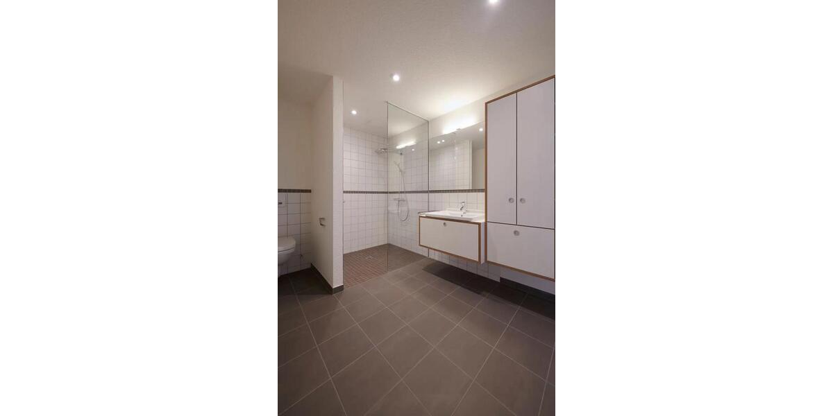 Etagenwohnung Saarbrücken - 2 Zimmer, 93 m&sup2;, 1.040&euro; | Angebot:26195574