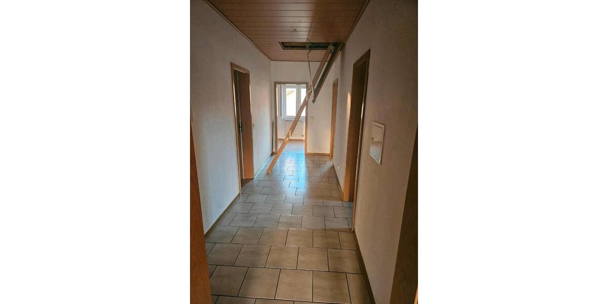 Dachgeschoßwohnung Niederaula - 4 Zimmer, 107 m&sup2;, 950&euro; | Angebot:26065932