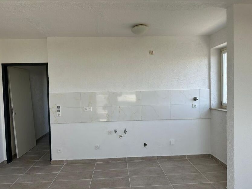 frisch sanierte 2,5 Zimmer Wohnung mit Balkon