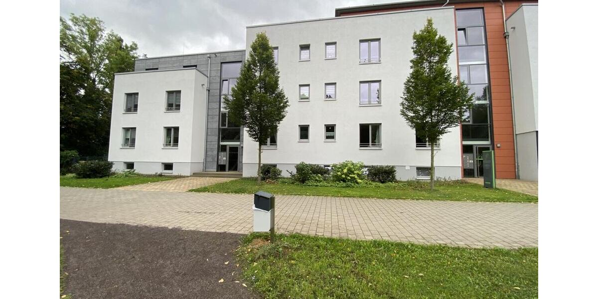 Helle 3-Raum-Erdgeschosswohnung mit Terrasse am Kurhausplatz 3 zimmer