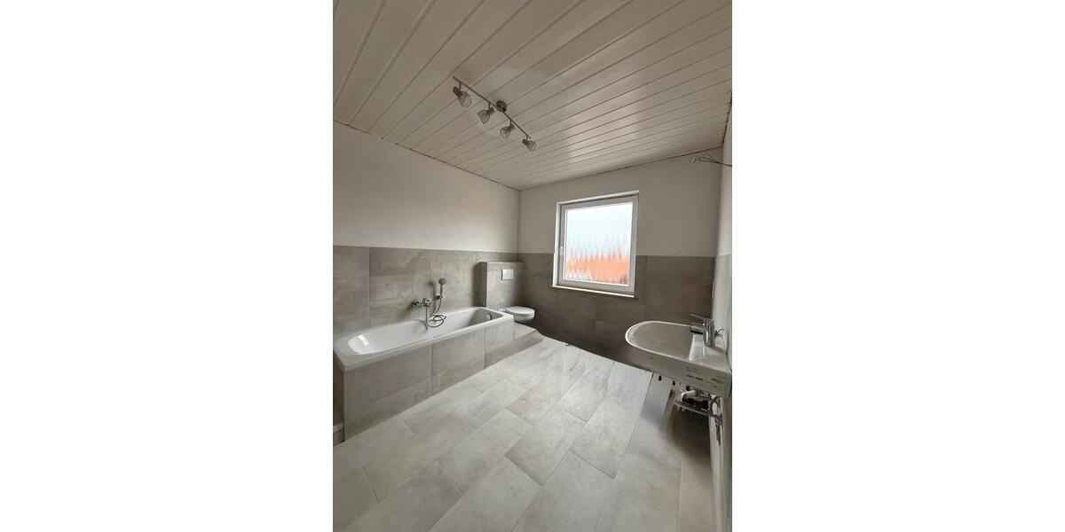 Dachgeschoßwohnung Neustadt bei Coburg - 4 Zimmer, 135 m&sup2;, 950&euro; | Angebot:24745766