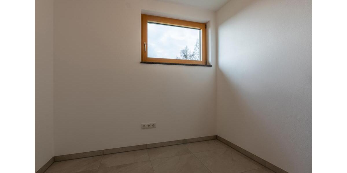 Etagenwohnung Neuburg am Inn - 4.5 Zimmer, 130 m&sup2;, 1.250&euro; | Angebot:26131537