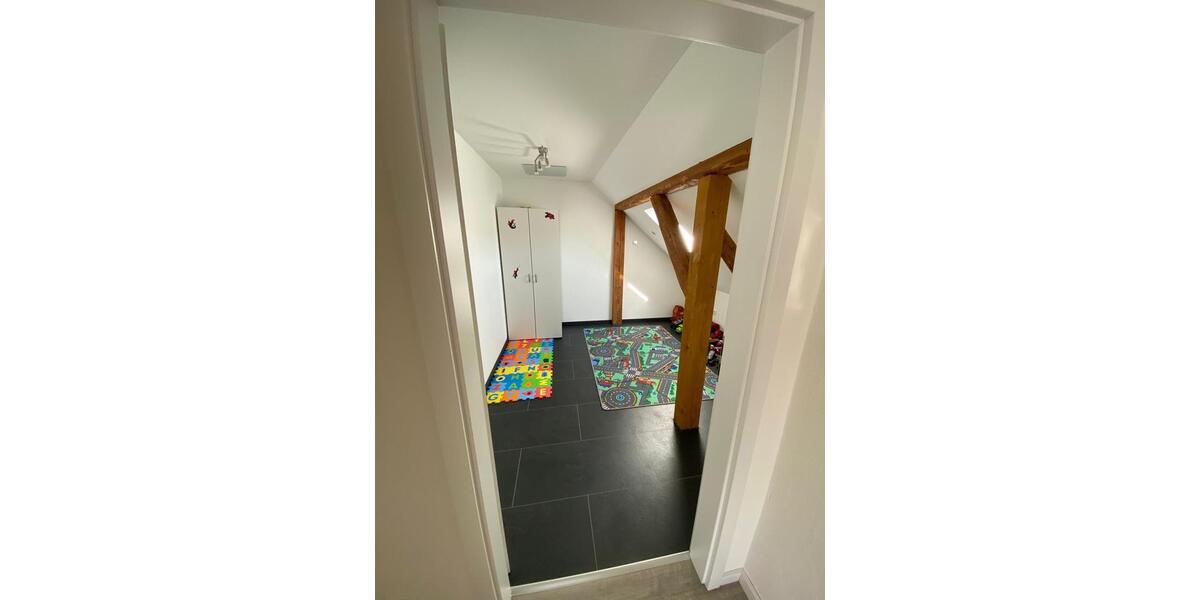 Dachgeschoßwohnung Münsterhausen - 4 Zimmer, 91 m&sup2;, 925&euro; | Angebot:26040568