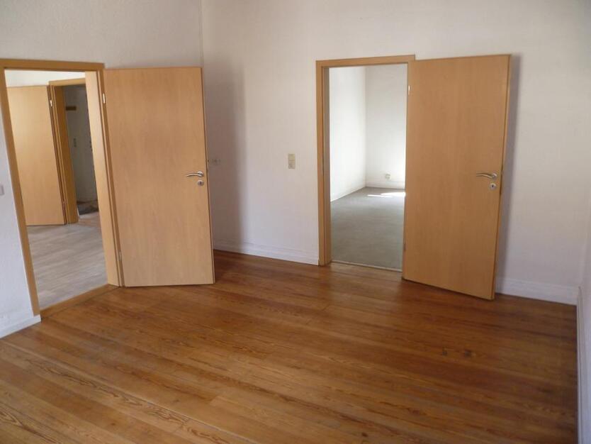 Renoviert 4 ZKB, ca 100 m² 1OG, WG geeignet