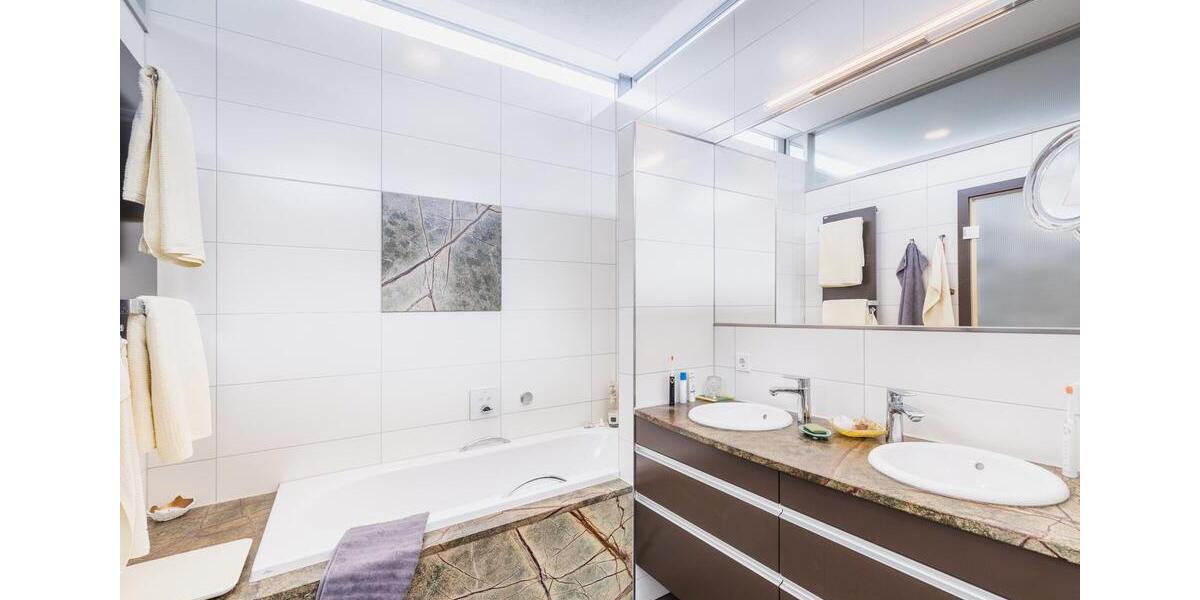 Einfamilienhaus Radebeul - 5 Zimmer, 240 m&sup2;, 2.950&euro; | Angebot:24526213