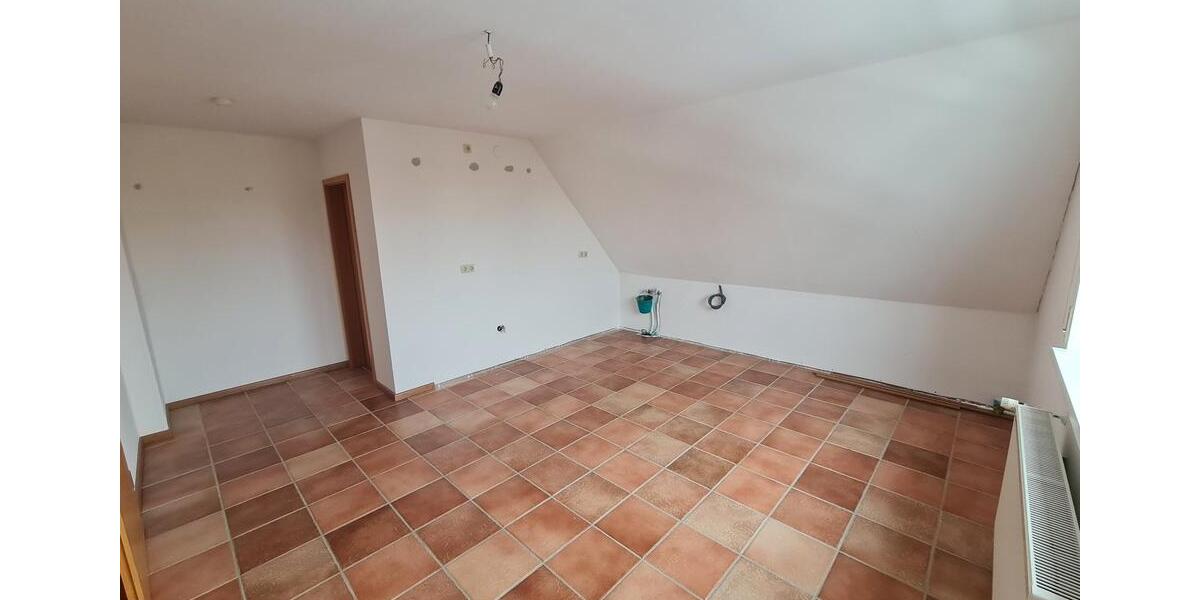 Dachgeschoßwohnung Schwarzach am Main - 6.5 Zimmer, 144 m&sup2;, 1.350&euro; | Angebot:25353316
