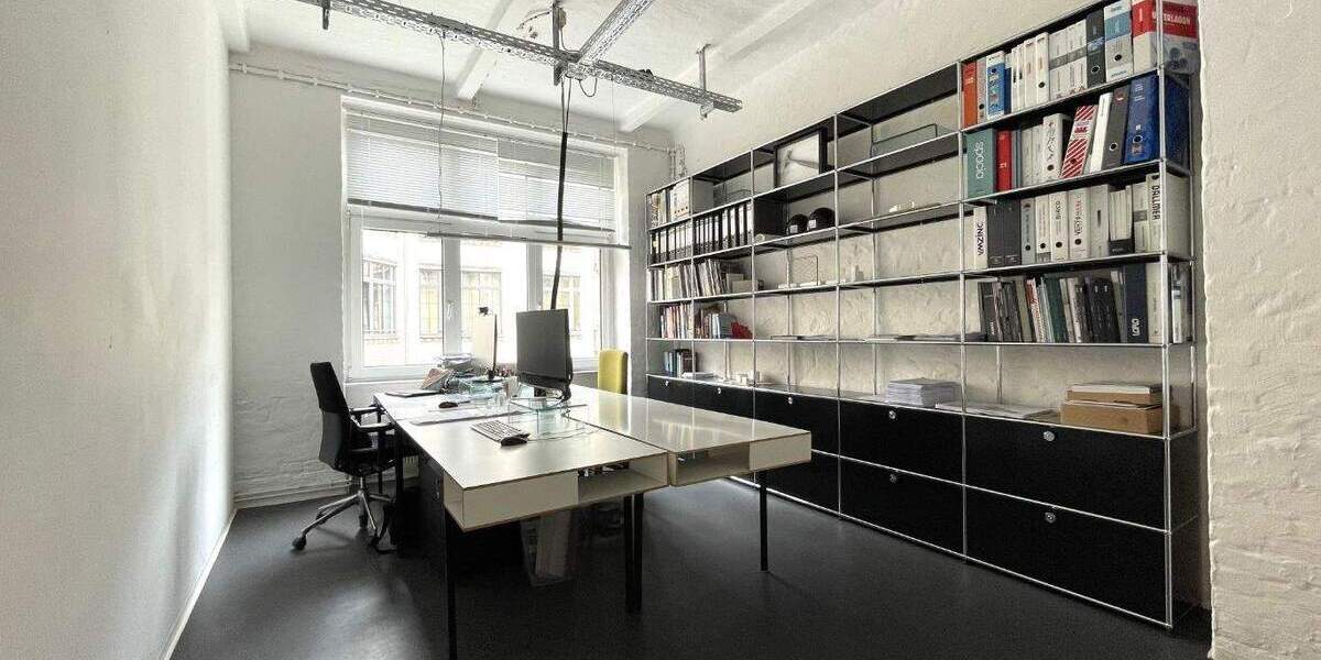 Freie Arbeitsplätze in hellem Büroloft zimmer