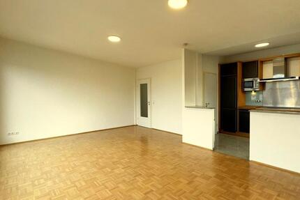 LIVE ON THE TOP FLOOR! Stylish 98 m² penthouse with terrace and underground parking 3 zimmer