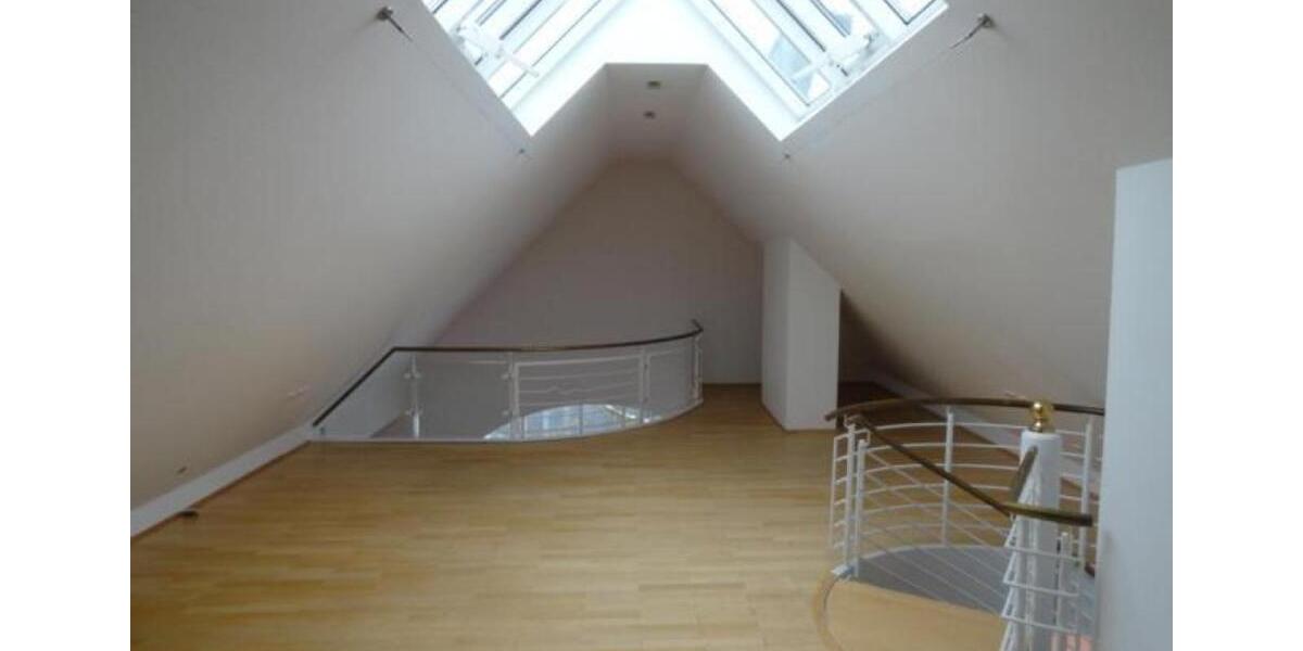 Maisonettenwohnung Neuhaus am Rennweg - 6.5 Zimmer, 270 m&sup2;, 1.198&euro; | Angebot:25842506