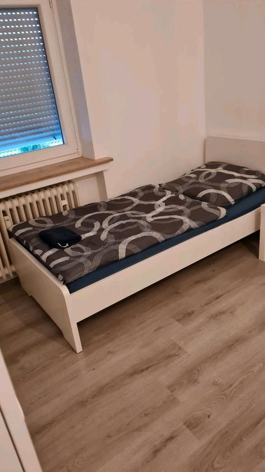 MonteurWohnungen 3 SchlafZimmer Bad Küche WohnZimmer balkon