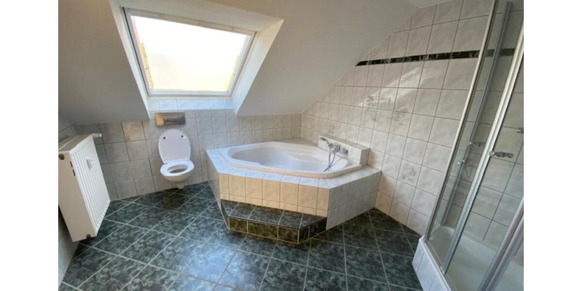 Dachgeschoßwohnung Meißen - 3 Zimmer, 75 m&sup2;, 560&euro; | Angebot:25359833