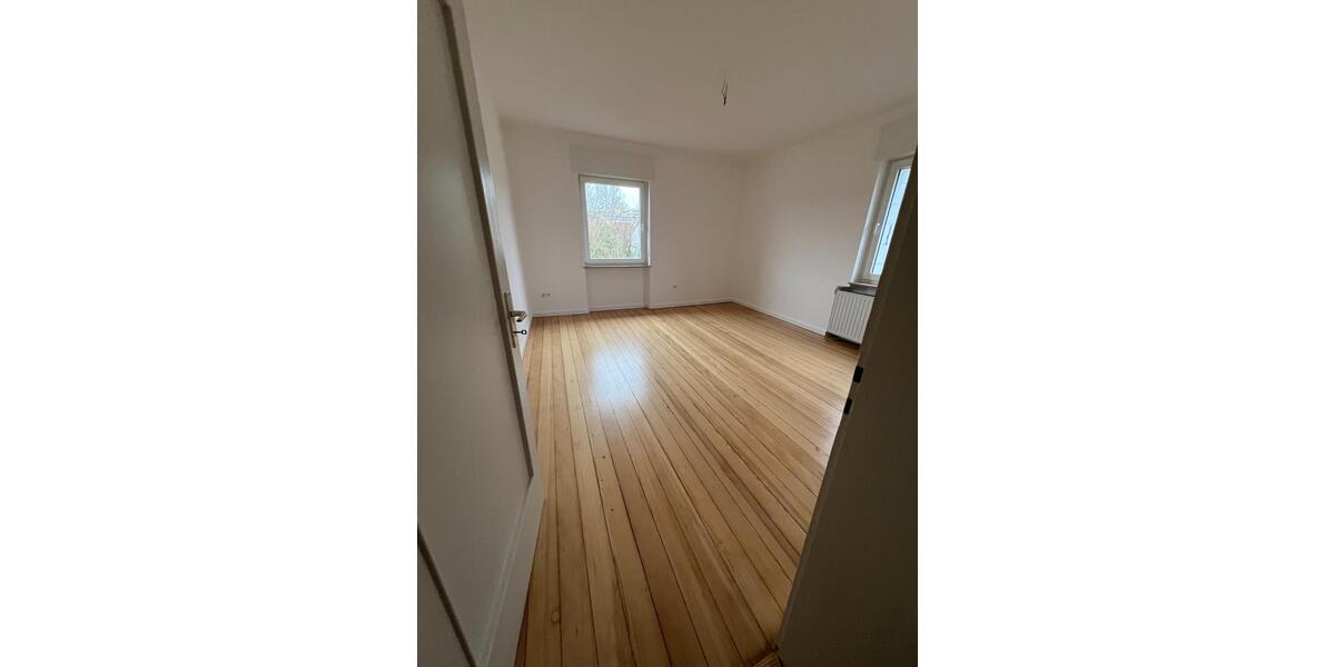 Einfamilienhaus Zweibrücken - 9 Zimmer, 251 m&sup2;, 1.790&euro; | Angebot:25980405