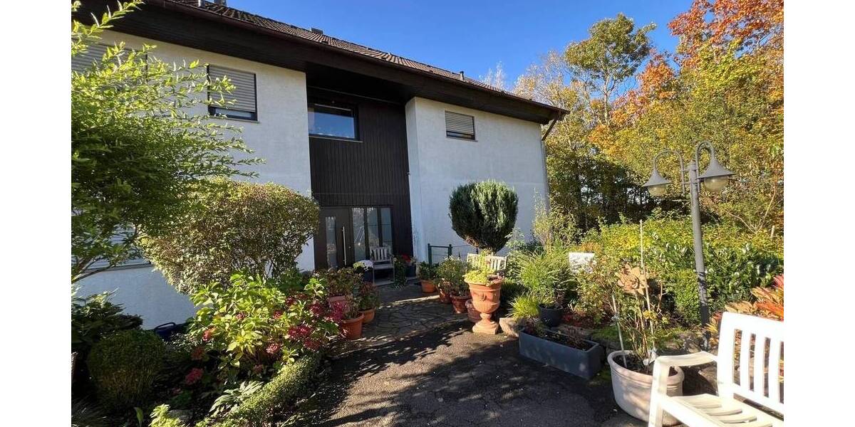 Etagenwohnung Neunkirchen Innenstadt - 5 Zimmer, 130 m&sup2;, 1.350&euro; | Angebot:25701494