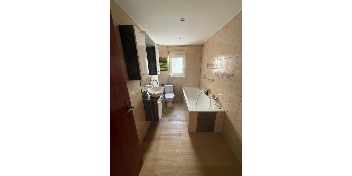 Etagenwohnung Siebeldingen - 4 Zimmer, 100 m&sup2;, 900&euro; | Angebot:24592045