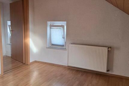 2 Zimmer DG-Wohnung in Nalbach am Litermont 2 zimmer