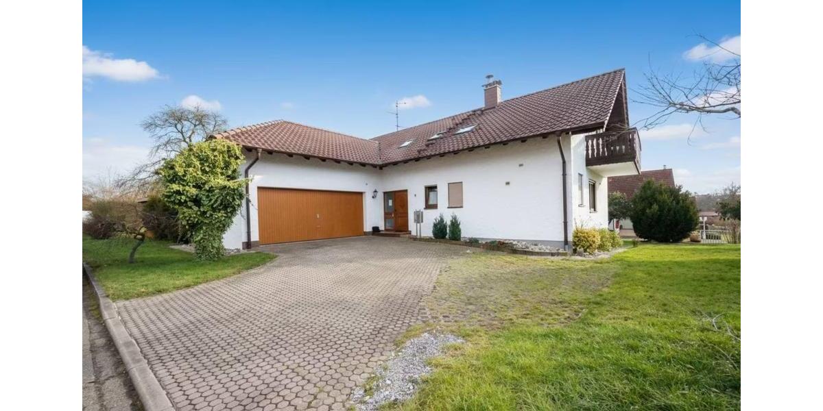 Schöne 2-Zimmer Wohnung mit modernem Bad, Einbauküche, Stellplatz 2 zimmer