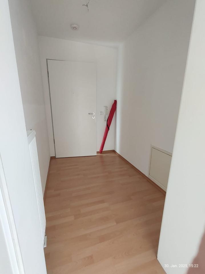 Uffenheim: Helle 2-Zimmer-DG-Wohnung mit Dachbalkon