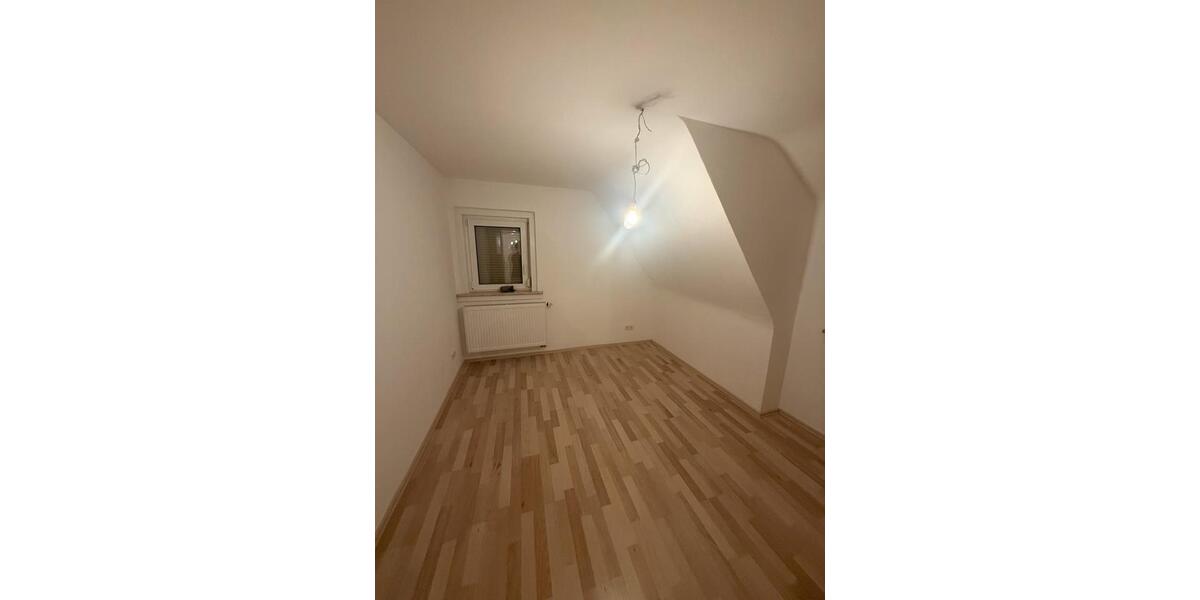 Dachgeschoßwohnung Weißenburg in Bayern - 2 Zimmer, 4 m&sup2;, 690&euro; | Angebot:24354131