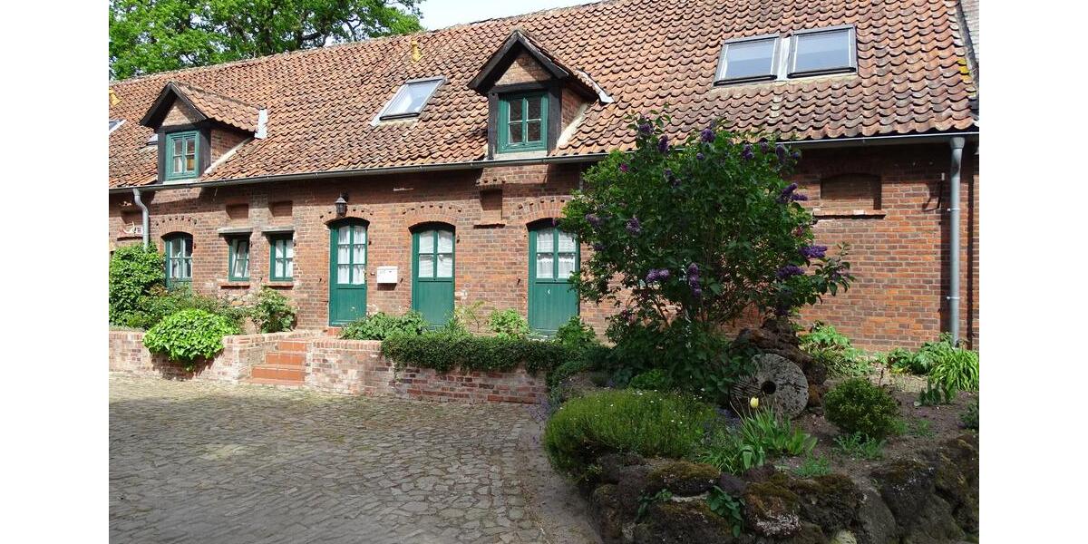 Wohnen auf denkmalgeschützem Hof - Reihenhaus zur Miete Esperke 5 zimmer