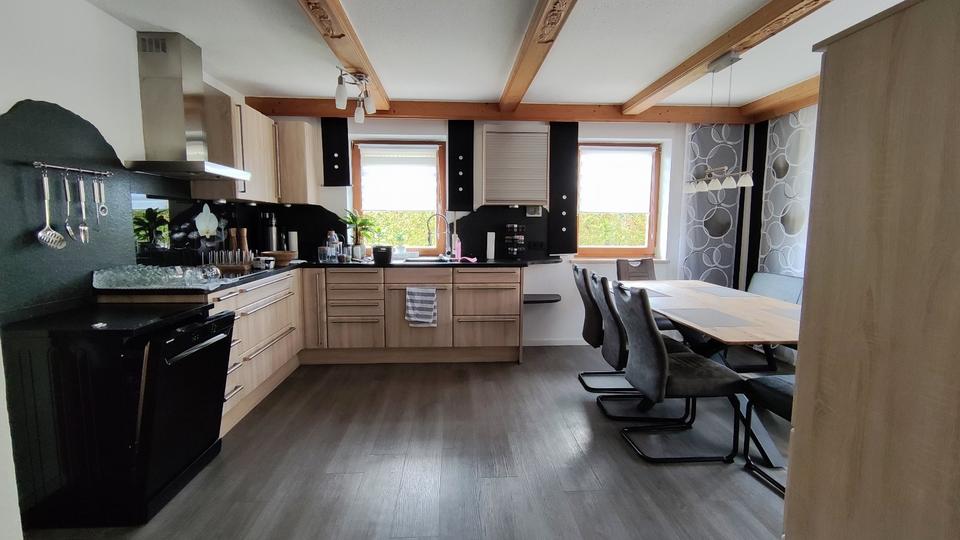 Schöne 3 Zimmer EG-Wohnung mit Wintergarten, Garten&50m² Kellerw. 3.5 zimmer