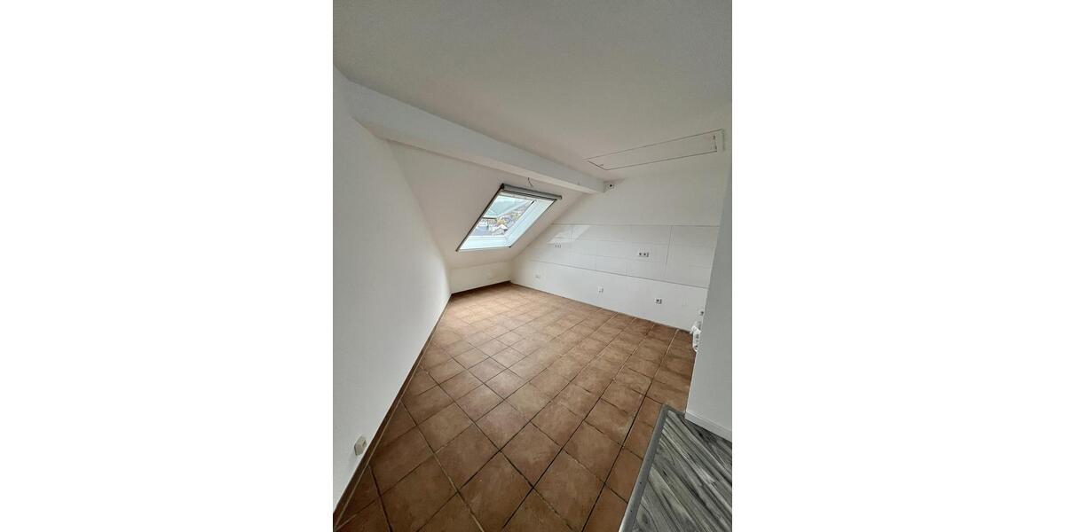 Dachgeschoßwohnung Wuppertal Unterbarmen - 5 Zimmer, 85 m&sup2;, 800&euro; | Angebot:25143081