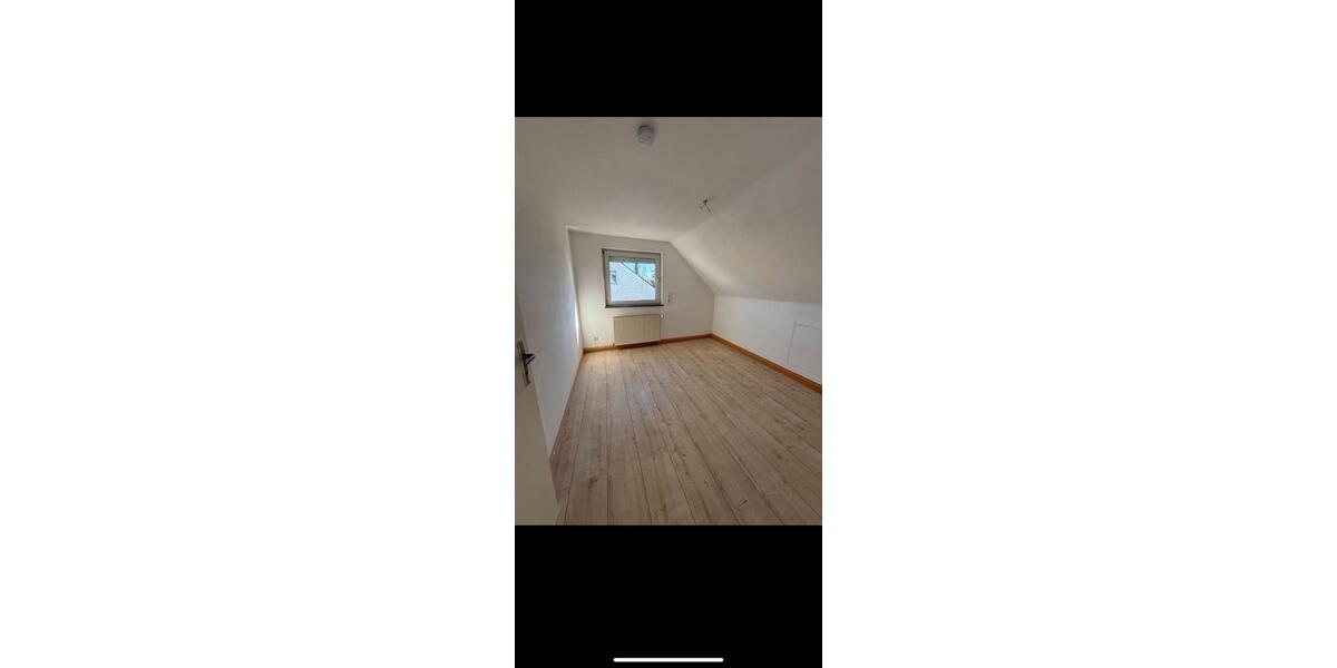 Dachgeschoßwohnung Friedberg (Hessen) - 4 Zimmer, 80 m&sup2;, 990&euro; | Angebot:24731772