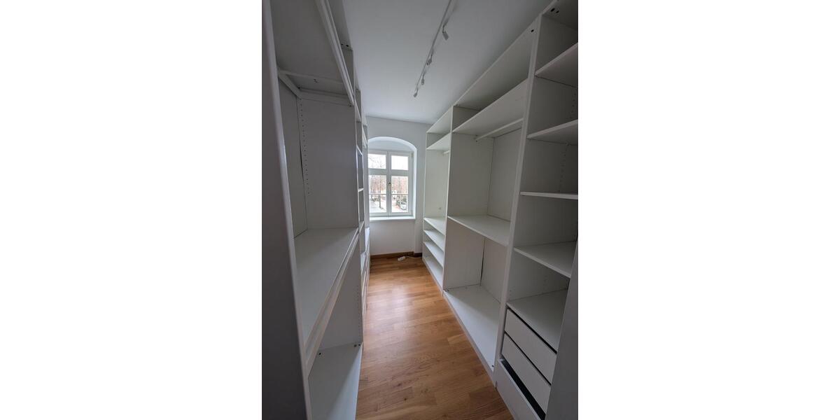 Etagenwohnung Radebeul - 3 Zimmer, 151 m&sup2;, 1.950&euro; | Angebot:25120921