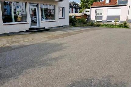 Geschäft, Büro, Praxis mit Parkplatz